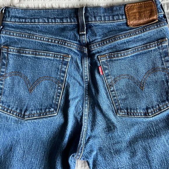 Levi’s Wedgie Straight Fit Jean - Size 27 - Medium Wash - Picture 1 of 10